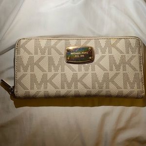 Women’s Michael Kors wallet